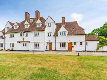 4 bedroom end of terrace house for sale