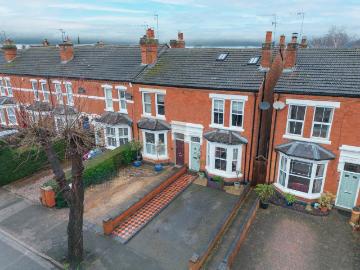 4 bedroom end of terrace house for sale