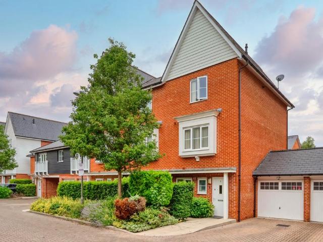 4 bedroom end of terrace house for sale