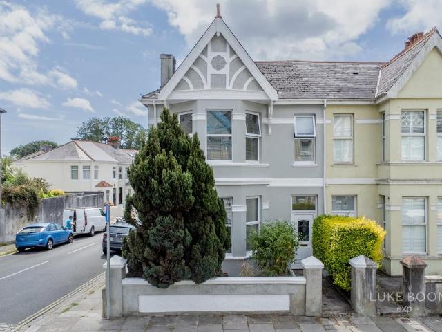 4 bedroom end of terrace house for sale
