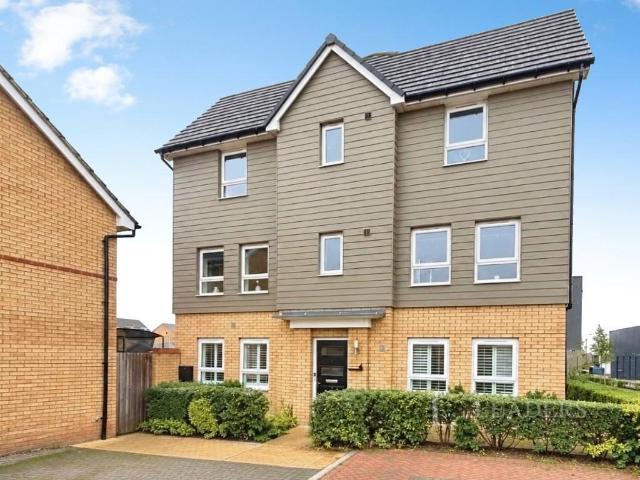 4 bedroom end of terrace house for sale