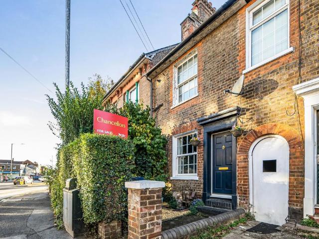 4 bedroom end of terrace house for sale