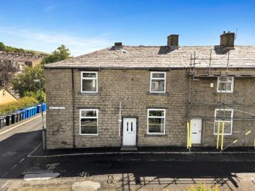 4 bedroom end of terrace house for sale