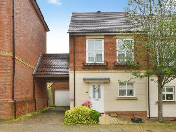 4 bedroom end of terrace house for sale
