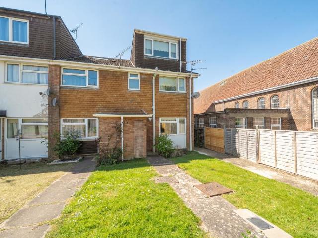 4 bedroom end of terrace house for sale