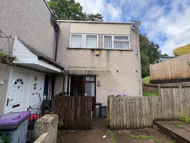 4 bedroom end of terrace house for sale
