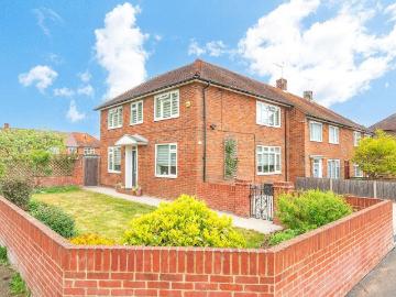 4 bedroom end of terrace house for sale