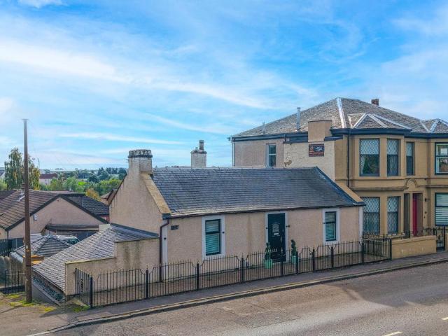 4 bedroom end of terrace house for sale