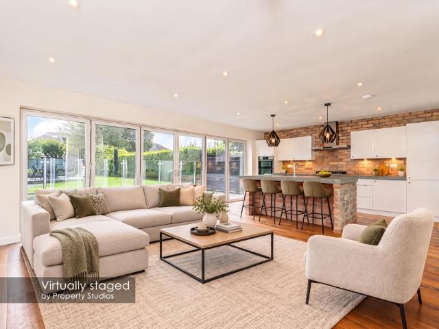 4 bedroom end of terrace house for sale
