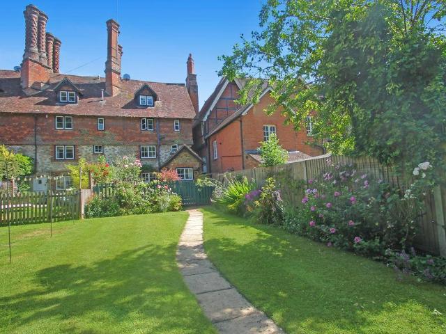 4 bedroom end of terrace house for sale