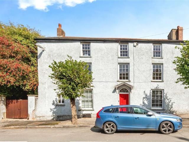 4 bedroom end of terrace house for sale