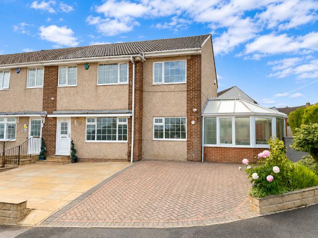 4 bedroom end of terrace house for sale