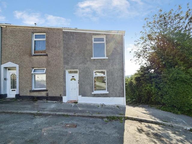 4 bedroom end of terrace house for sale