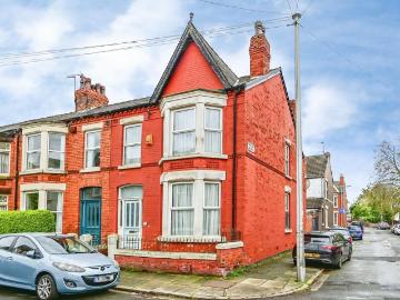 4 bedroom end of terrace house for sale