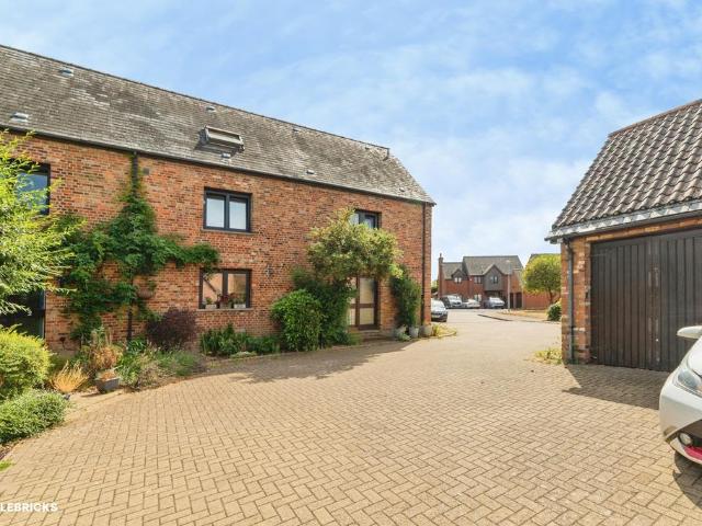 4 bedroom end of terrace house for sale