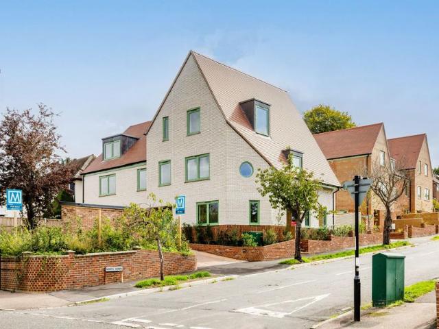 4 bedroom end of terrace house for sale