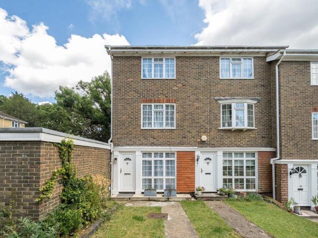 4 bedroom end of terrace house for sale