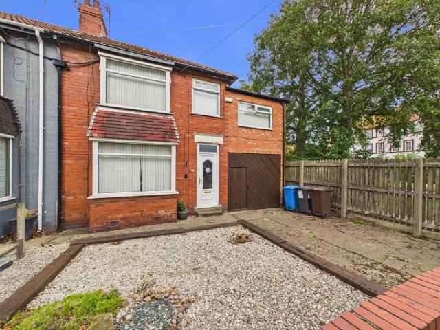 4 bedroom end of terrace house for sale