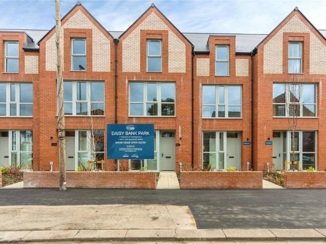 4 bedroom end of terrace house for sale