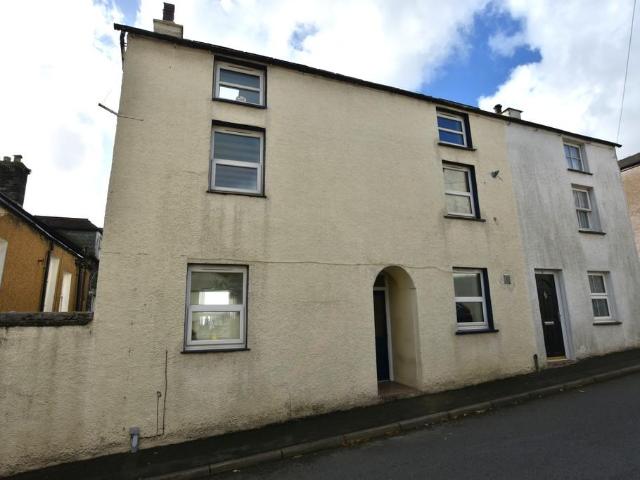 4 bedroom end of terrace house for sale