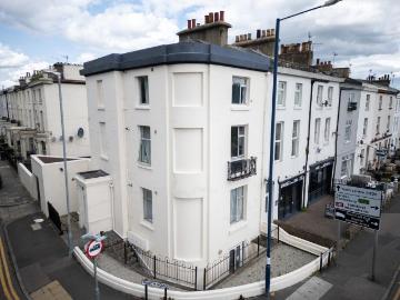 4 bedroom end of terrace house for sale