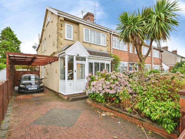 4 bedroom end of terrace house for sale