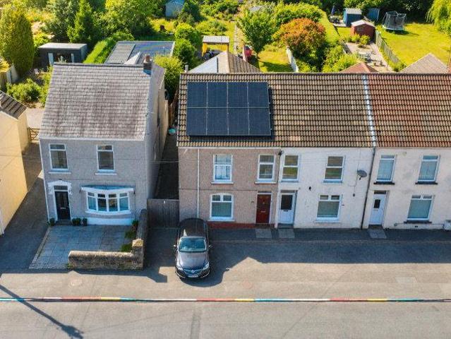 4 bedroom end of terrace house for sale