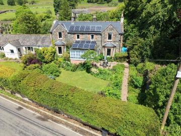 4 bedroom end of terrace house for sale