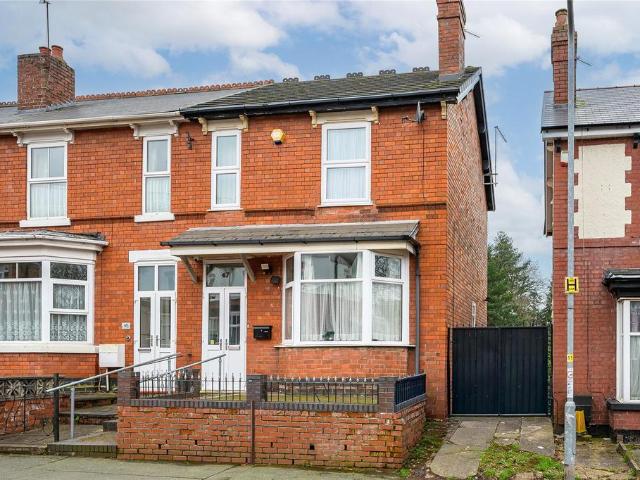 4 bedroom end of terrace house for sale