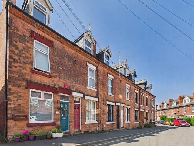 4 bedroom end of terrace house for sale