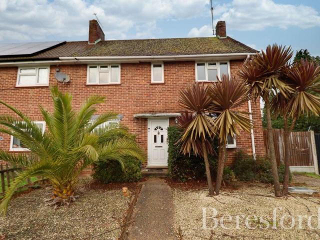 4 bedroom end of terrace house for sale