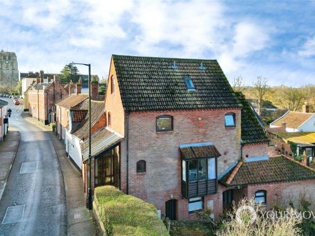 4 bedroom end of terrace house for sale