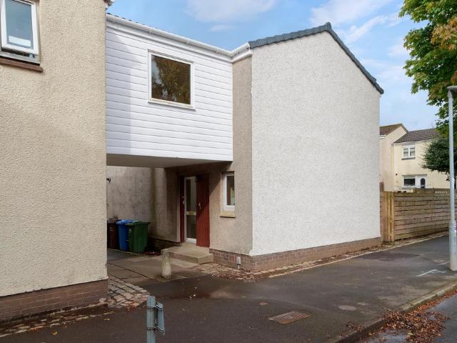 4 bedroom end of terrace house for sale
