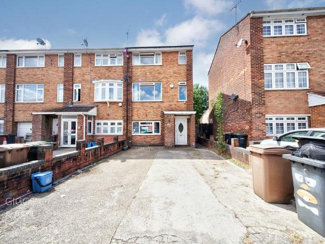 4 bedroom end of terrace house for sale