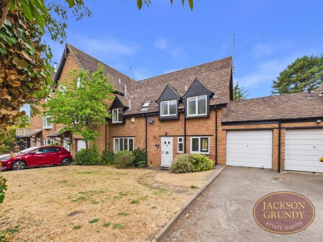 4 bedroom end of terrace house for sale
