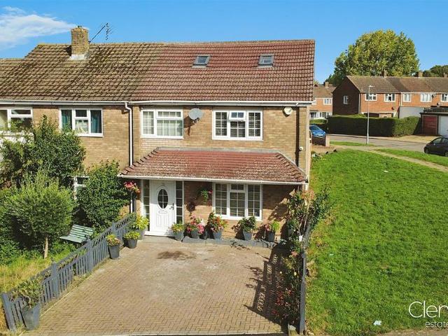 4 bedroom end of terrace house for sale
