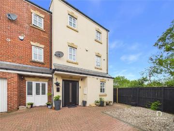 4 bedroom end of terrace house for sale