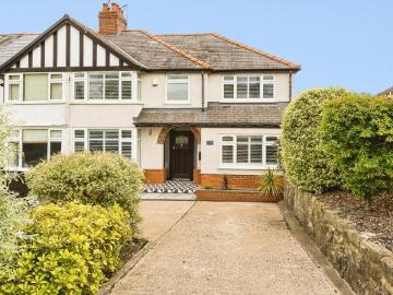 4 bedroom end of terrace house for sale