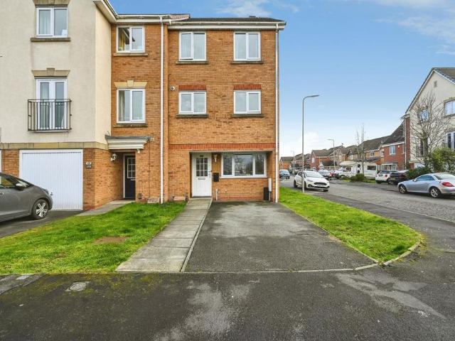 4 bedroom end of terrace house for sale