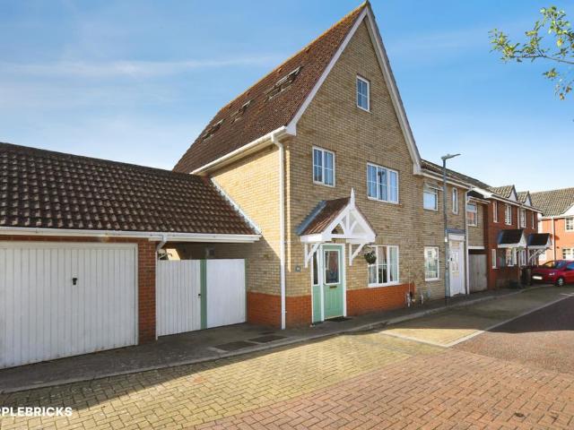4 bedroom end of terrace house for sale