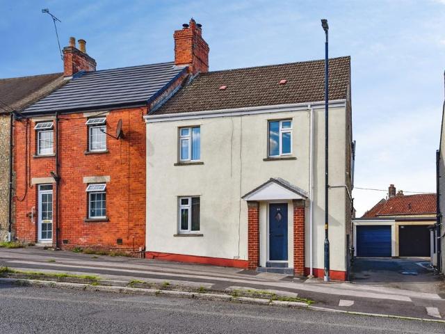 4 bedroom end of terrace house for sale