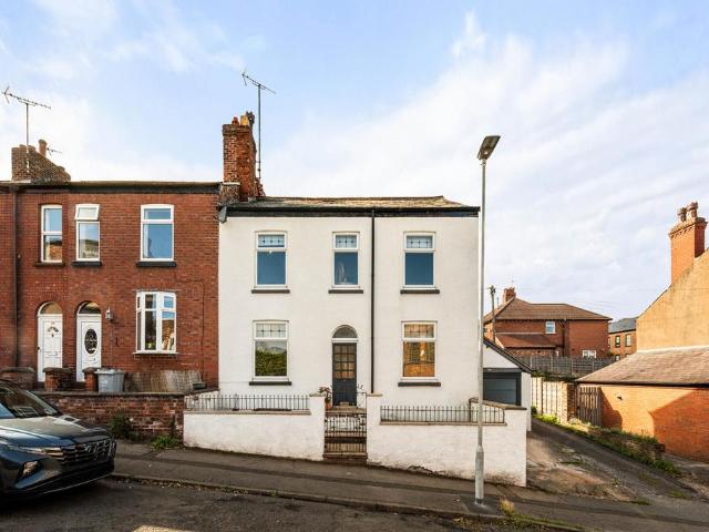 4 bedroom end of terrace house for sale