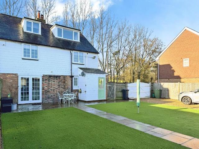 4 bedroom end of terrace house for sale