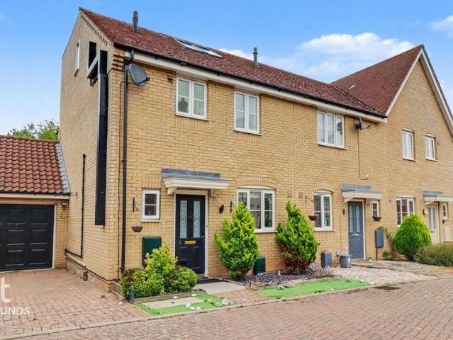4 bedroom end of terrace house for sale