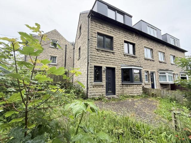 4 bedroom end of terrace house for sale