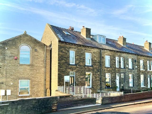 4 bedroom end of terrace house for sale