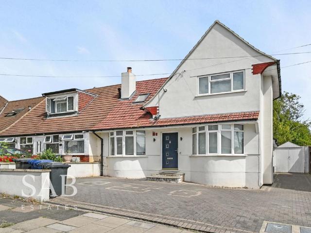 4 bedroom end of terrace house for sale