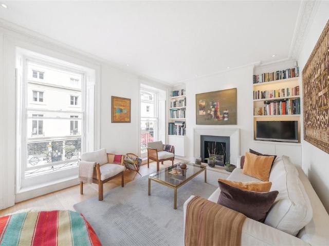 4 bedroom end of terrace house for sale