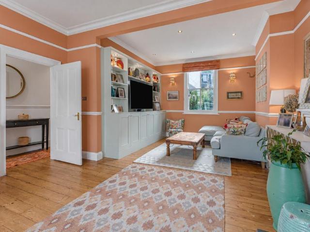 4 bedroom end of terrace house for sale