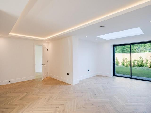 4 bedroom end of terrace house for sale